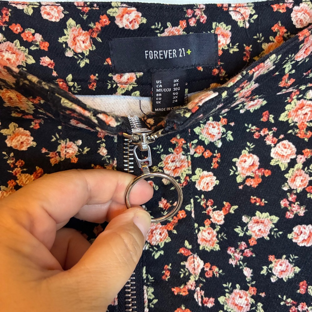 Forever 21+ Floral Mini Hot Black Skirt Full Zip Plus Size 3X Party Coquette